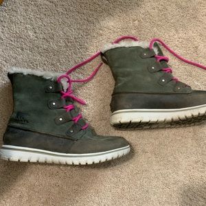 Sorel Women’s boots sz 8/Cozy Joan Explorer